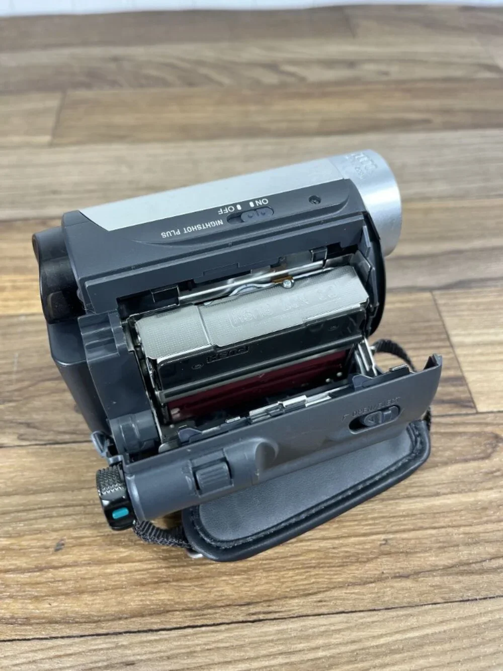 Sony Handycam DCR-HC38 Digital Video Camera MiniDv FOR PARTS READ